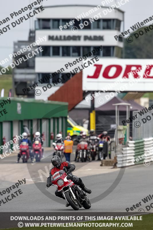 Vintage motorcycle club;eventdigitalimages;mallory park;mallory park trackday photographs;no limits trackdays;peter wileman photography;trackday digital images;trackday photos;vmcc festival 1000 bikes photographs